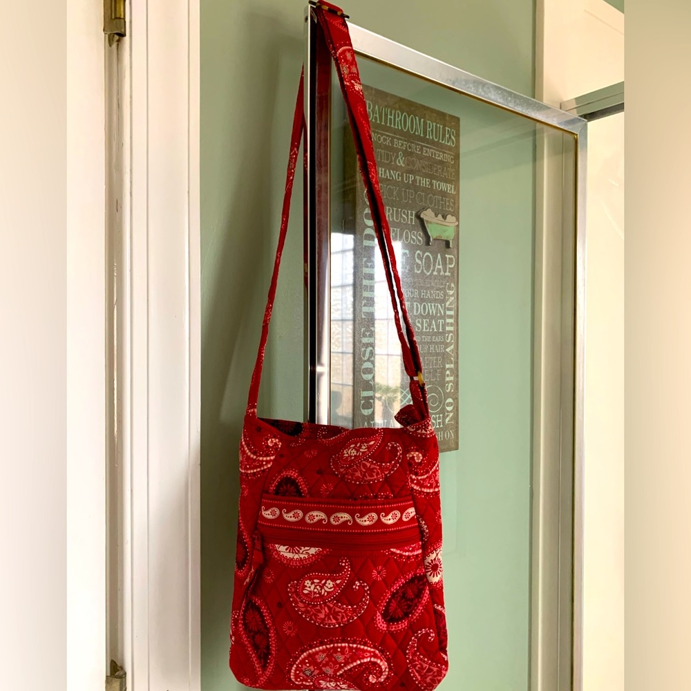 Vera Bradley Red Paisley Cross Body Shoulder Handbag Purse Pocketbook EUC